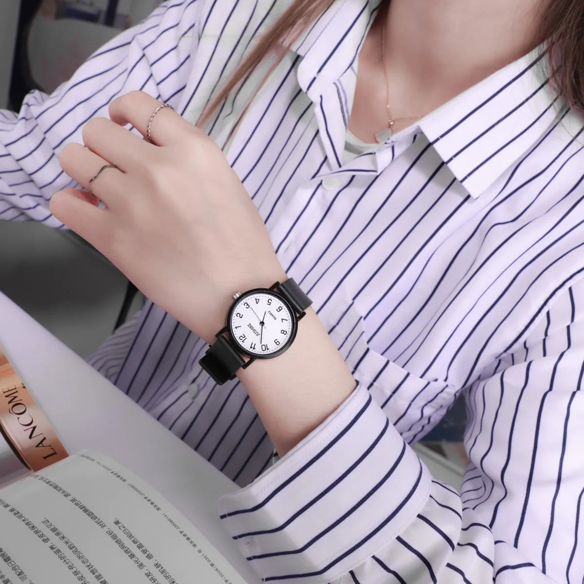 Simple Black White Quartz Watches Women Minimalist Design Silicone Strap Wristwatch Big Dial Women's Fashion Creative Watch Gift